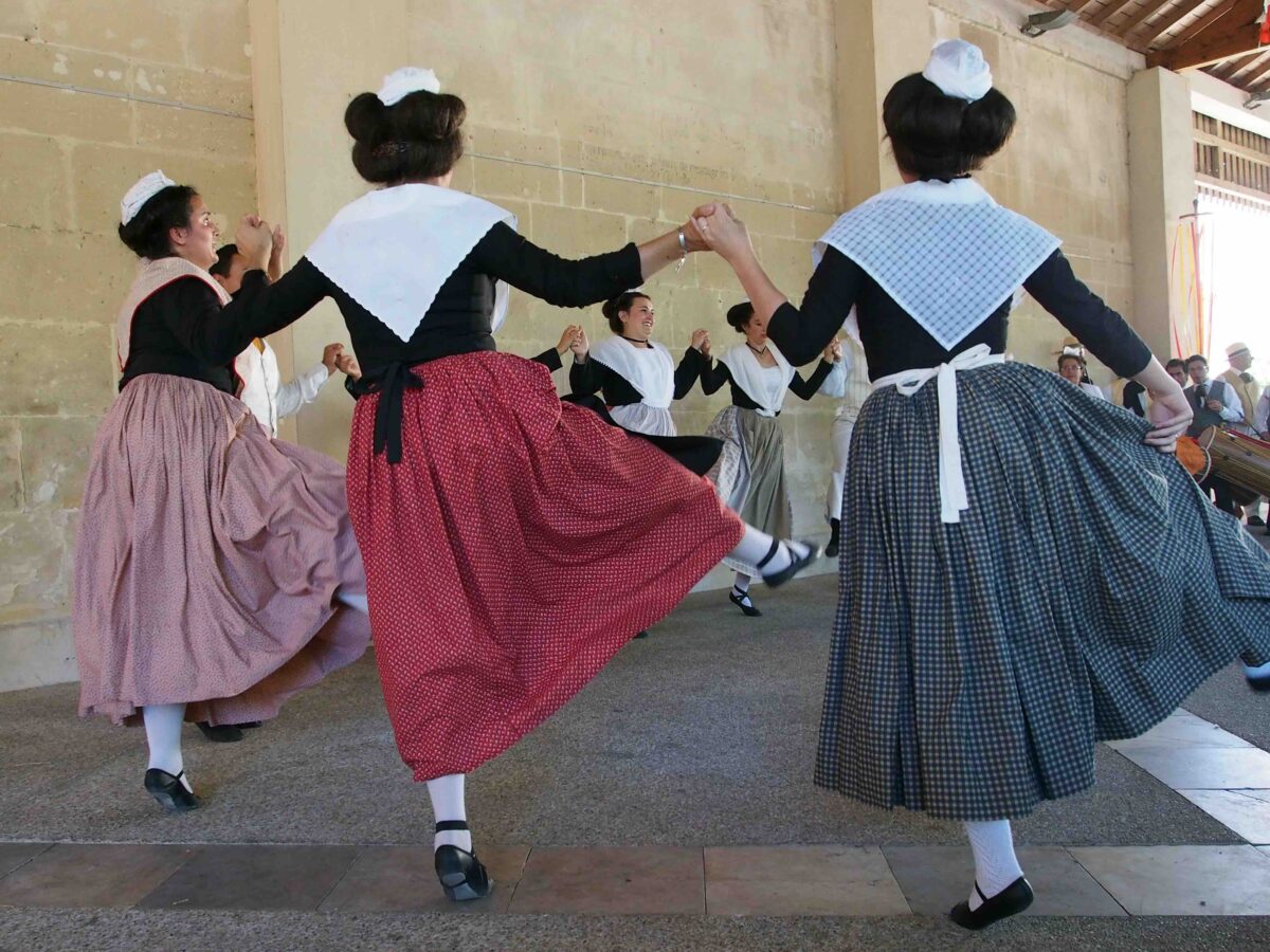 Danses provençales à Fontvieille